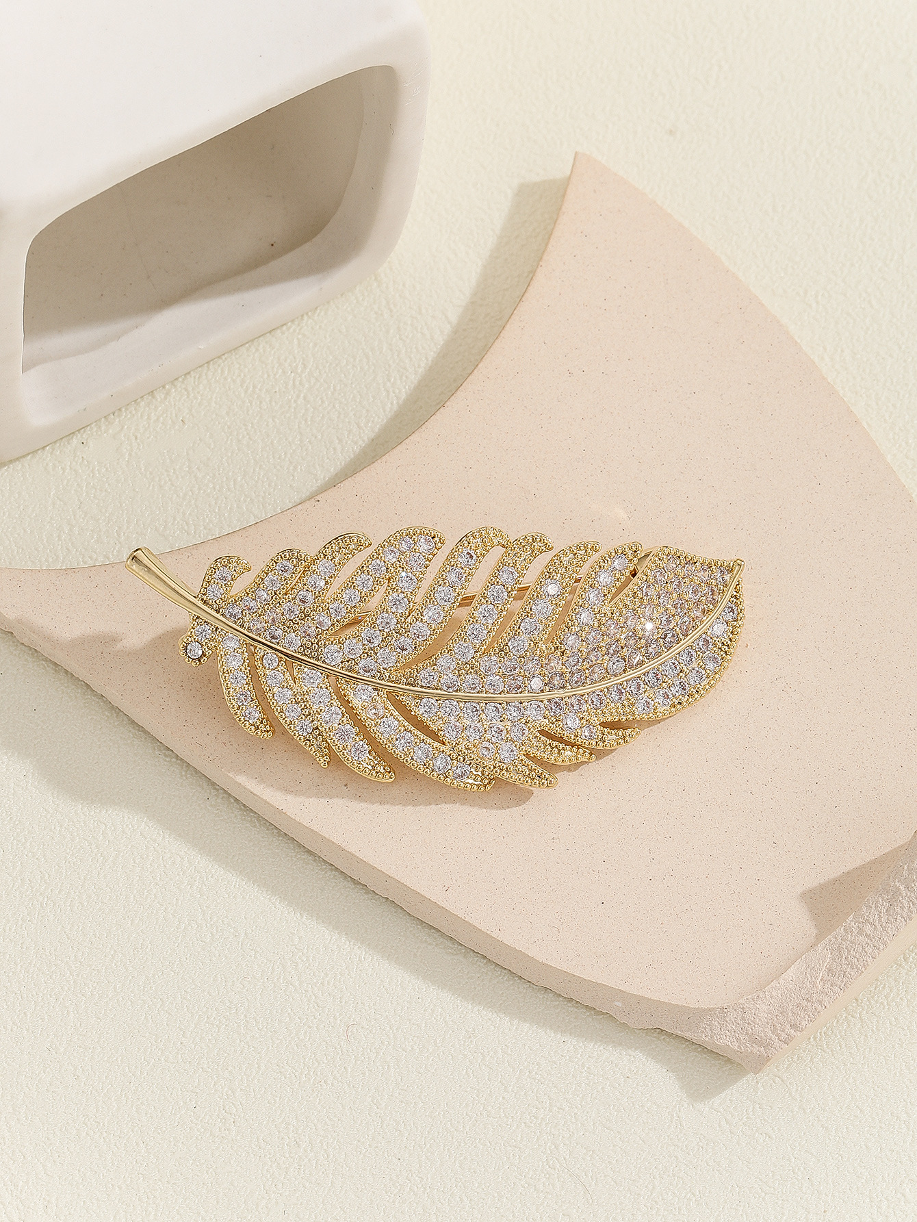 2022 estilo coreano nuevo elegante zircon ramillete traje de mujer cheongsam chal hebilla accesorios de alta gama broche de plumas