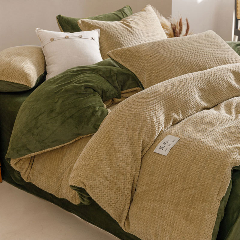 Luz lujosa cama de seda de cuatro piezas set2025 nuevo otoño invierno engrosado coral edredón cubierta cama gaza set de tres piezas