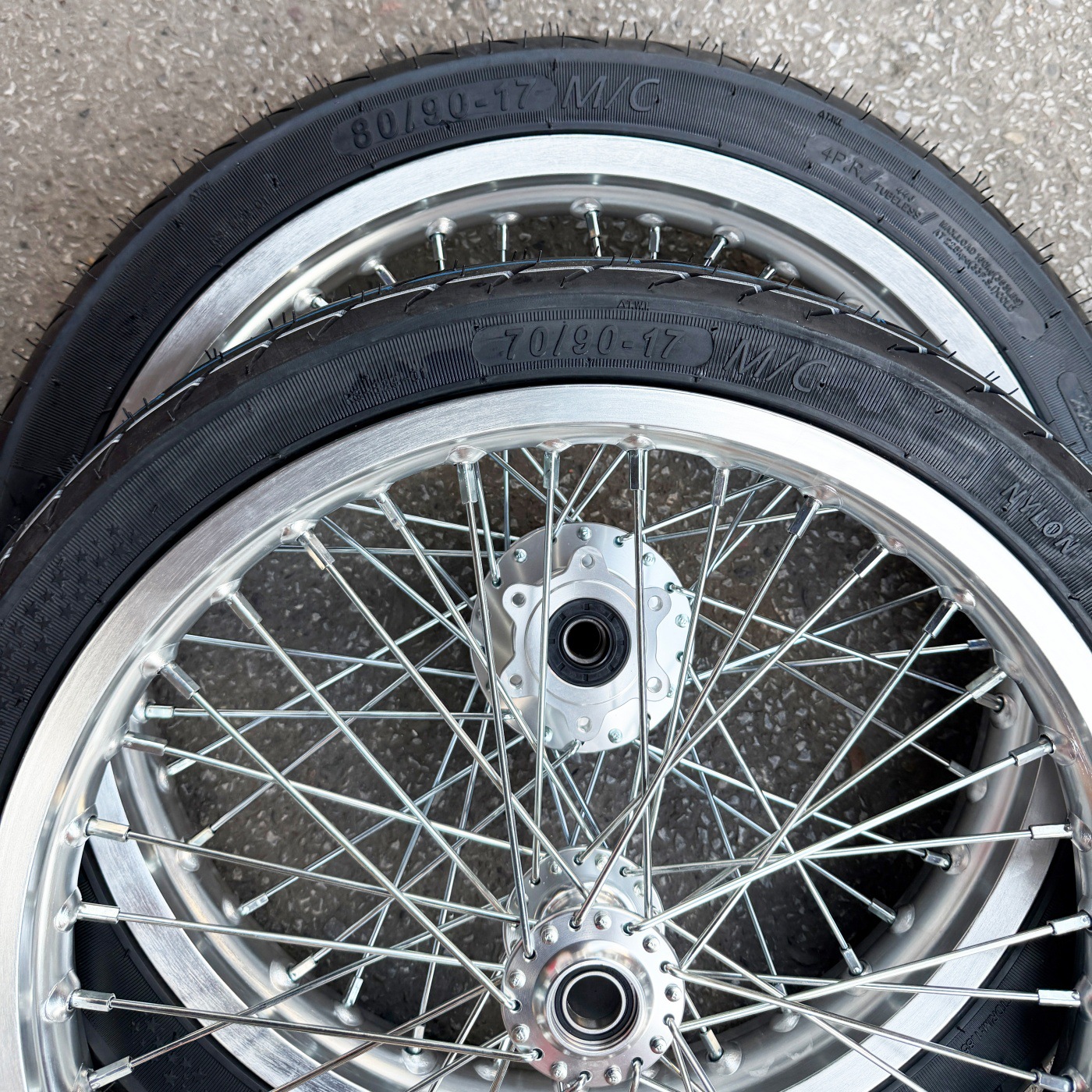 Suitable for Surron Light Bee X modified front 1.60-17 and rear 2.15-17 slick tire wheel set assembly 17inch wheel hub