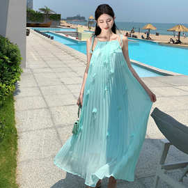 2024新款花瓣羽毛吊带压百褶长款连衣裙显瘦海边沙滩仙女度假长裙