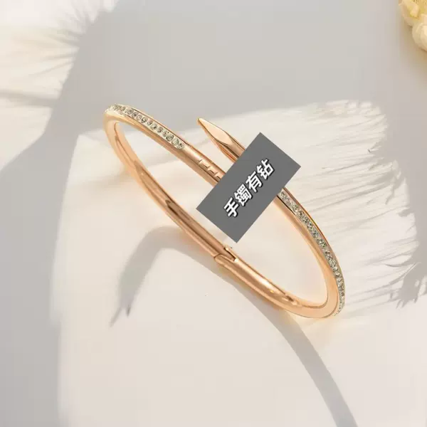 30 B-D-4 Circle Drilling Nail Bracelet Gold