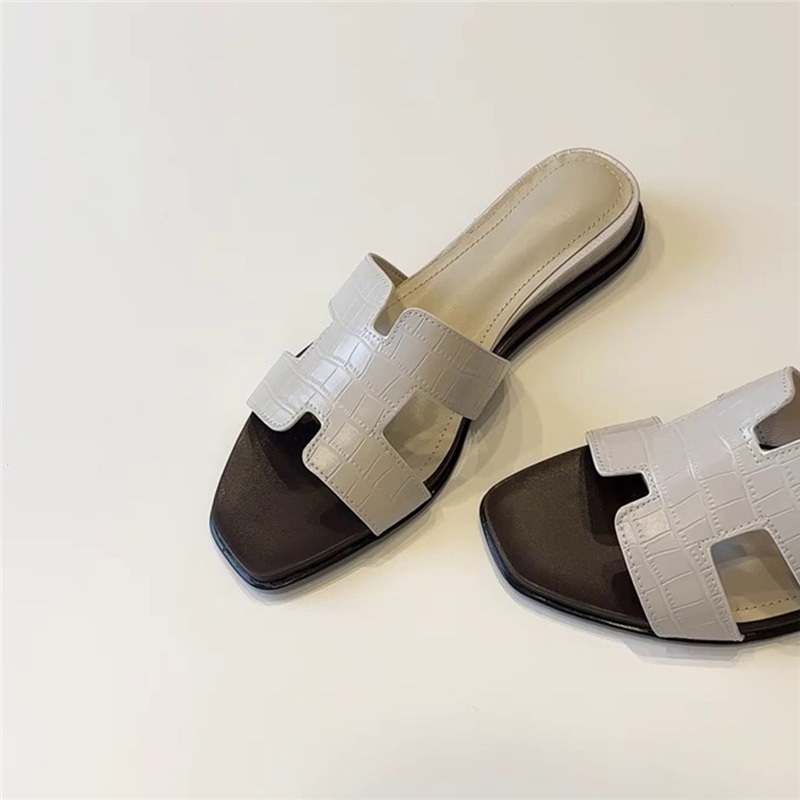 Sheepskin Version~Fashionable and Simple Niche Crocodile-Patterned Square-Toe Sandals, Versatile Slip-On Open-Toe Slippers for Outdoor Wear