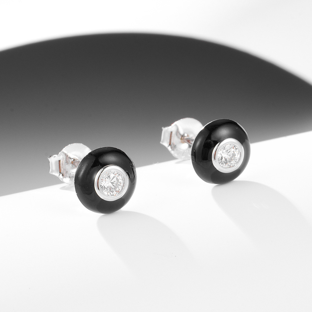 S925 plata esterlina simple retro redondo solo diamante Zircon pendientes hembra europea y americana ins nicho diseño gota pendientes de aceite