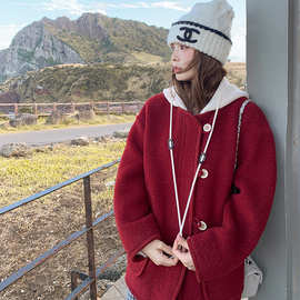 实拍针织连帽红色羊羔毛呢外套女秋冬2025年新款皮毛一体呢大衣