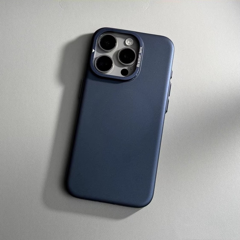 レンズのコンタクトレンズのサポートはiphone16 promaxの携帯電話の携帯電話の磁気吸引の新型のリンゴ14のつや消しの15ハードセットを適用します。|undefined