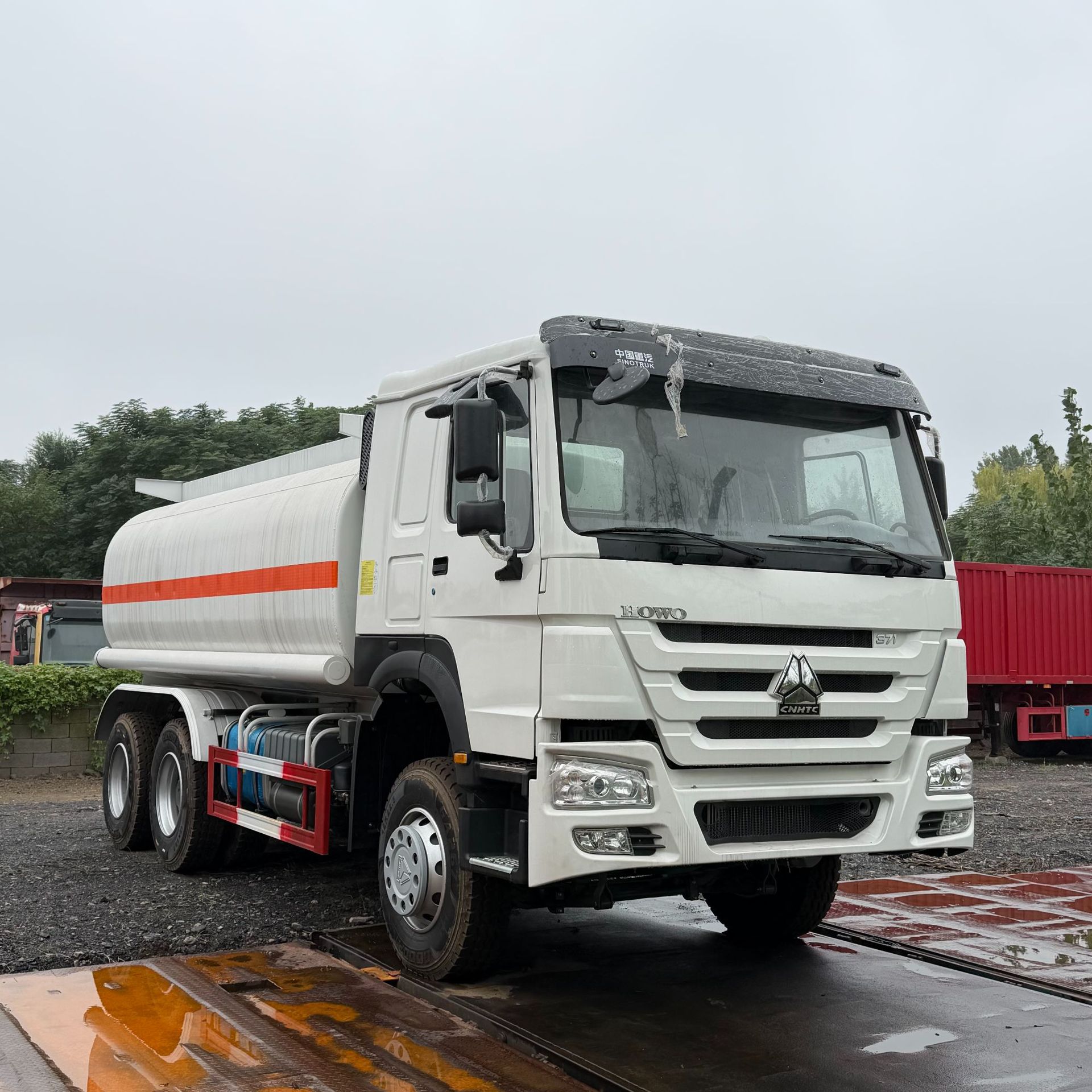 Cross-Border Manufacturers Sell Sinotruk Howo Sprinkler Trucks for Export Supply Sinotruk Howo Water Tank Sprinkler Trucks