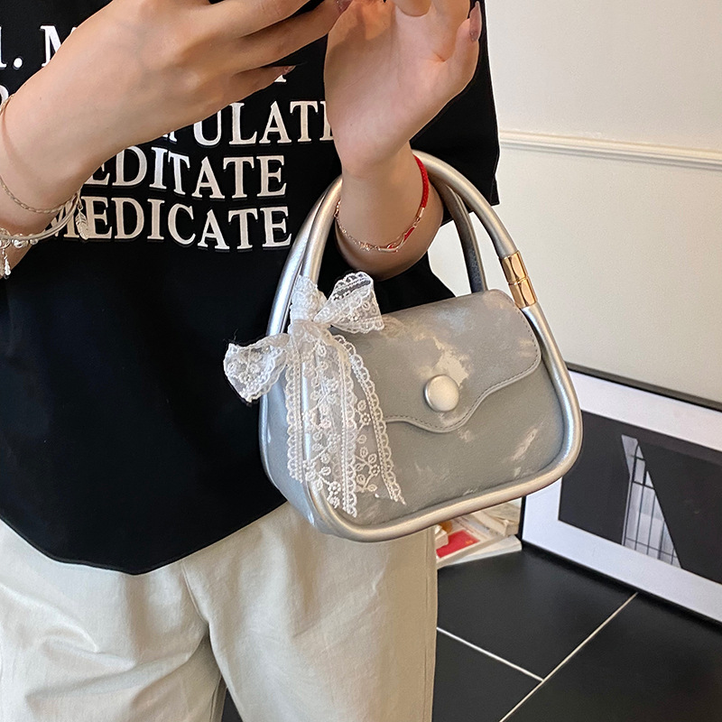 Bolso cuadrado pequeño de mano de estilo occidental de moda para mujer 2025 nuevo bolso de hombro casual de todo fósforo bolso de mensajero de alta calidad transfronterizo