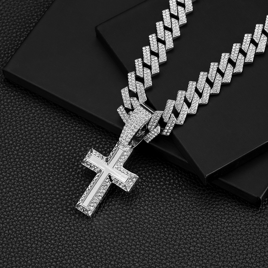 Fábrica de fuente simple collar de cruz de viento transfronterizo de diamantes europeos y estadounidenses colgante de cruz accesorios de ropa callejera
