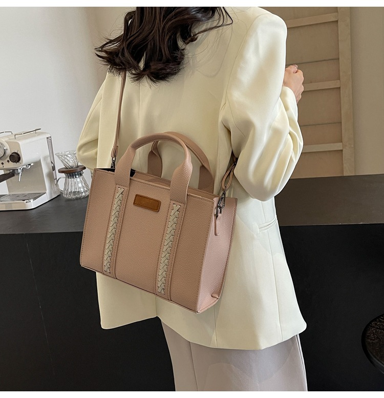 Women's Large Pu Leather Solid Color Streetwear Zipper Tote Bag display picture 12