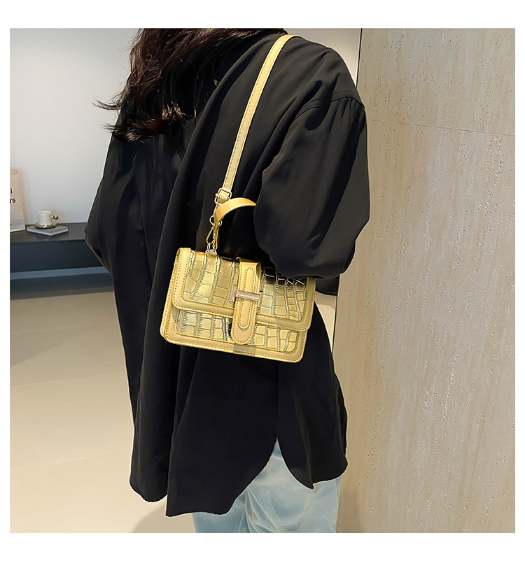 Håndholdt firkantet steinmønster 2024 Ny stil, trendy, eksklusiv, design i liten nisje, fasjonabel enkel kryssskulder_voghion.com