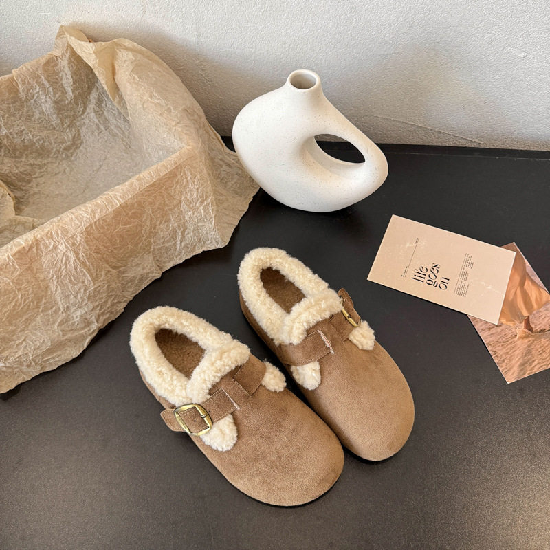 Todos los tipos de retro y terciopelo aumentan la altura interior de los zapatos de botón plano para mujeres 2025 nuevo otoño y invierno aumentan la altura de los zapatos de lana suave