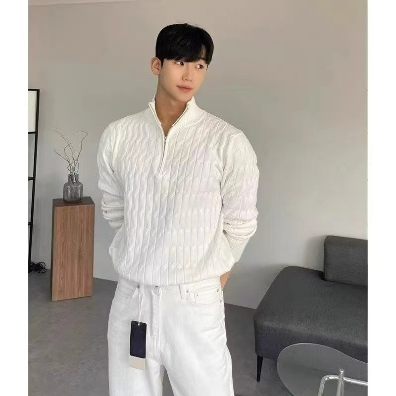 Sweater with zipper