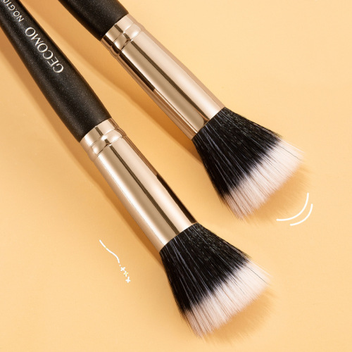 GECOMO flat head dot blush brush does not eat powder and is easy to apply makeup long pole soft hair makeup brush novice beauty tool