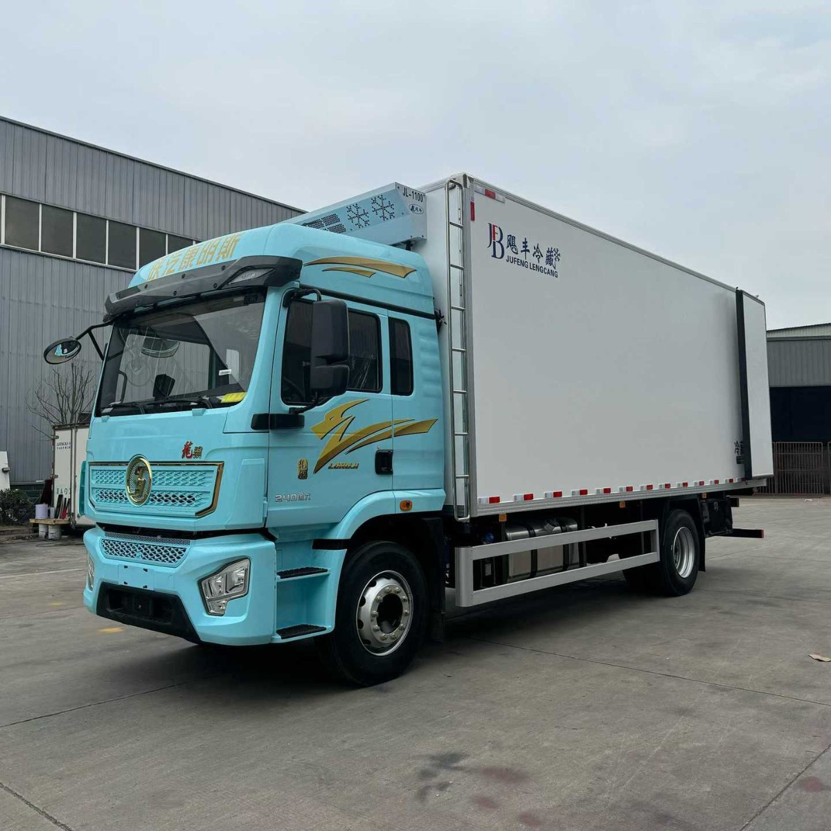 厂家直供国六陕汽龙骥手动挡冷藏车 6.9米厢式冷藏车冷冻车价格