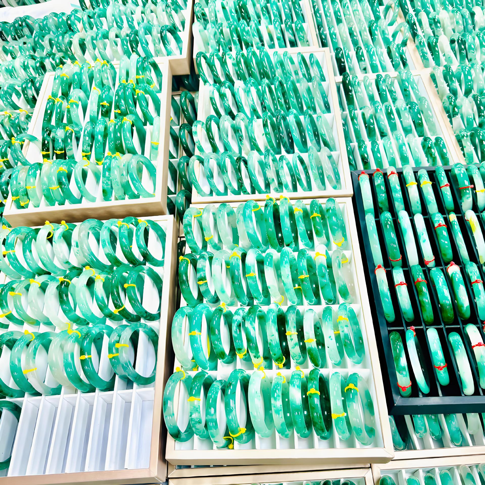 지우리 산 물 아프리카 옥 팔찌 도매 얼음 꽃 얼음 유형 천연 옥 옥 미용 교체