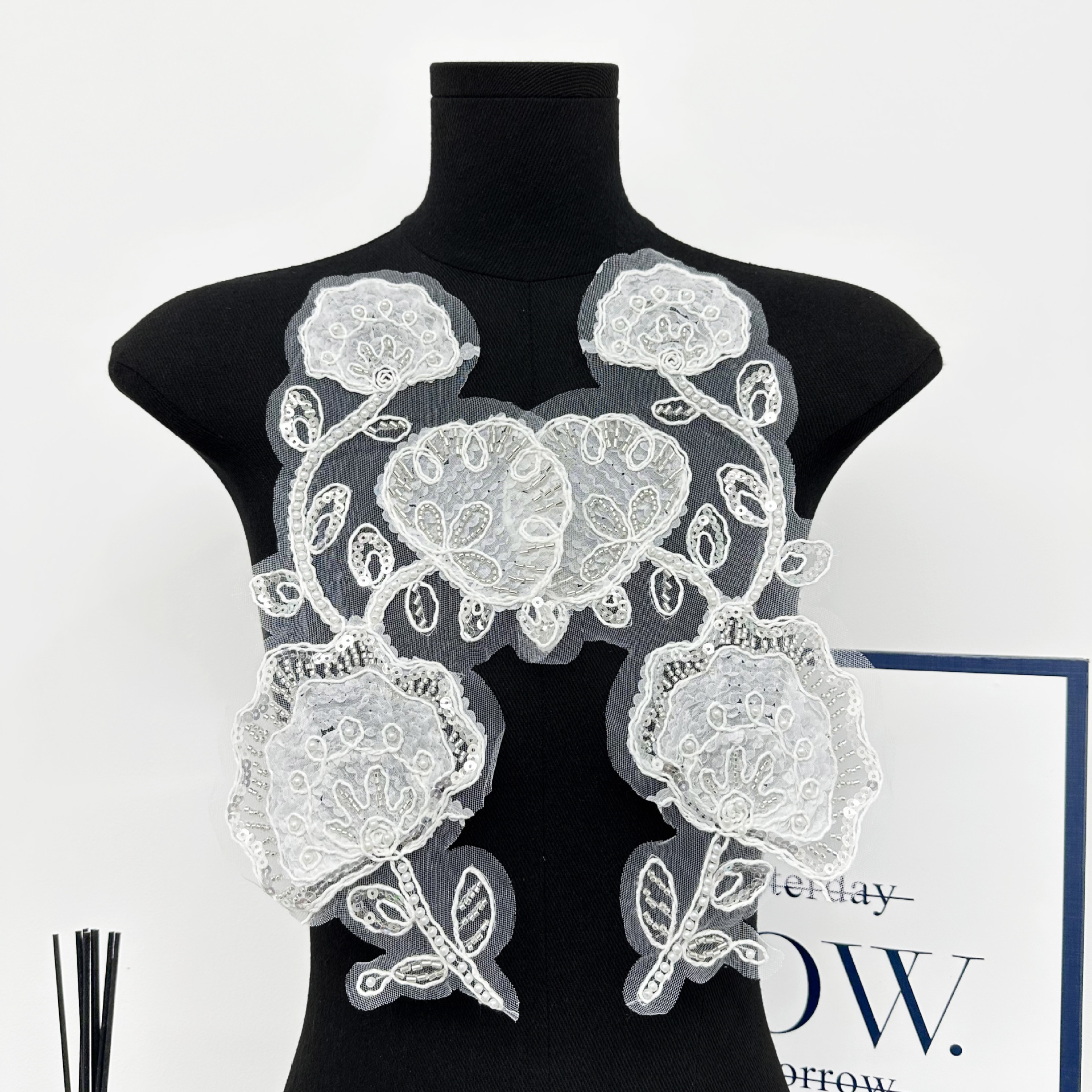 Flor de perlas bordadas vestido de boda decoración decalca de perlas tridimensionales accesorios hechos a mano al por mayor