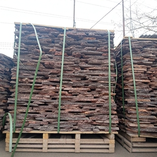 Supply of Volcanic Stone Slabs, Red and Black Volcanic Stone Slabs, Cultural Stone Volcanic Stone, One Side Flat, Two Sides Flat Volcanic Stone