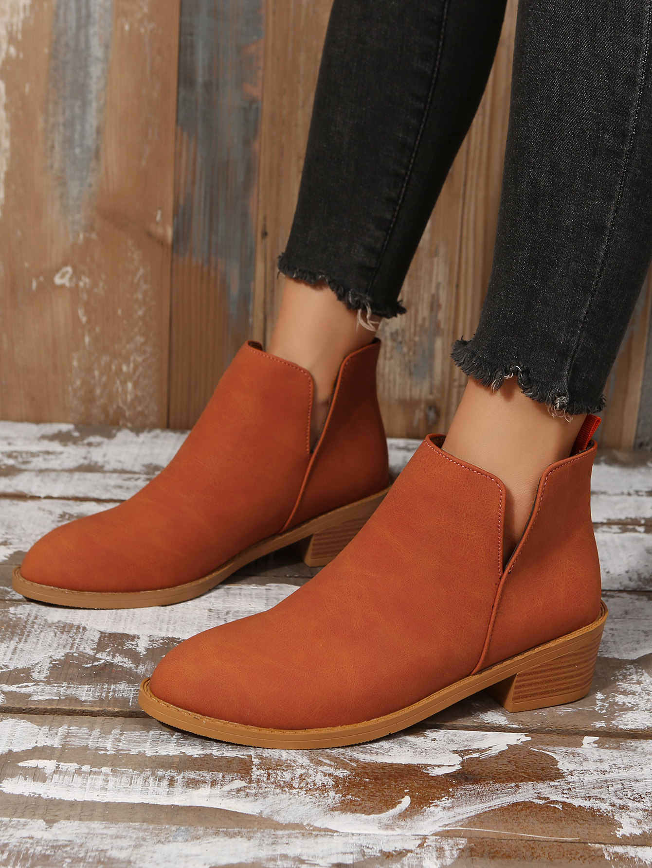 Große Damenstiefeletten aus Wildleder mit klobigem Absatz_voghion.com