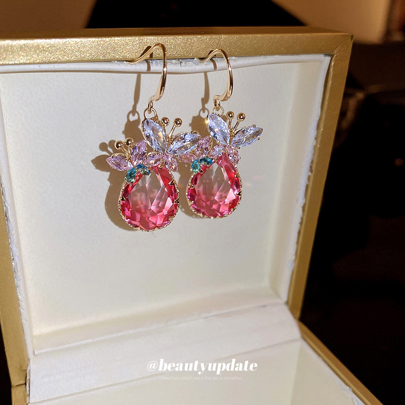 Corea del Sur ins pendientes elegantes Luz de lujo de alto grado pendientes para las mujeres Verano nuevo ZIRCON mariposa gota de agua pendientes de gancho de oreja