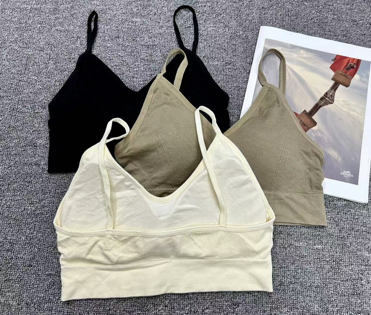 2024 verano nuevo tipo con cojín de pecho taza de látex integral de espalda belleza sujetador ropa interior de mujer en el cuerpo delgado fuera del deporte