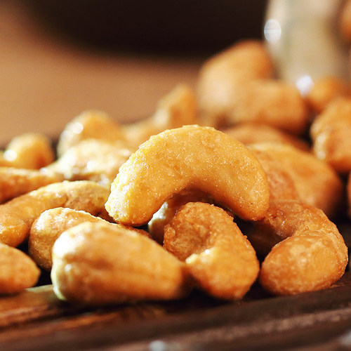 Dropshipping: Three Squirrels Charcoal-Roasted Cashews, 90g Bag – Casual Snack, Ready-to-Eat Nut Kernels, Peeled & Dried Fruits