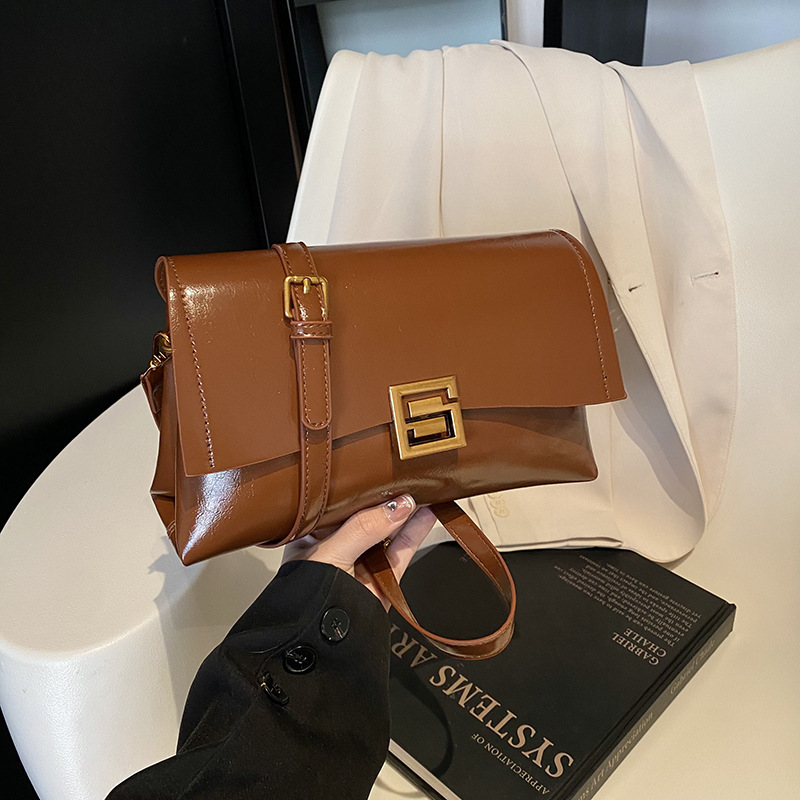 Bolso de axila de moda de lujo ligero de alta gama para mujer 2024 otoño e invierno nuevo nicho retro todo fósforo bolso de mensajero de un solo hombro