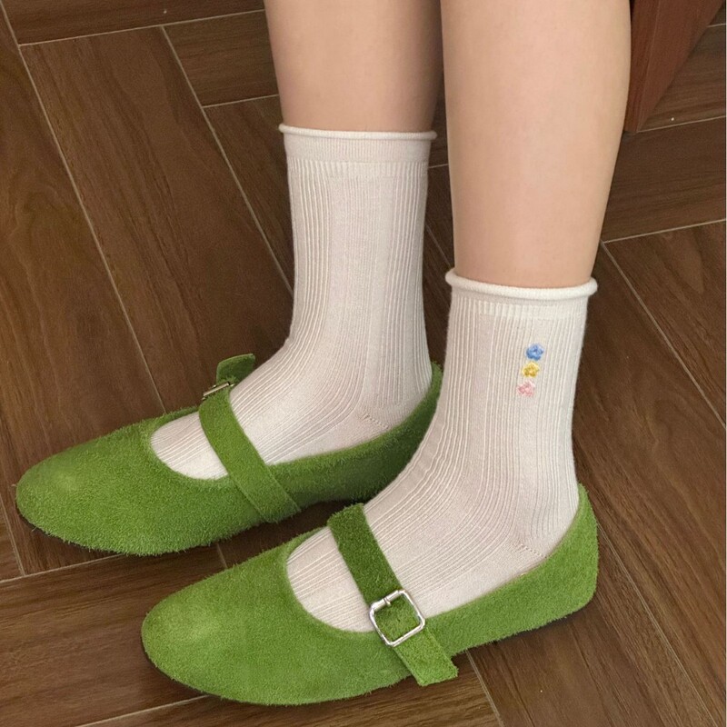 Silk and Wool Rolled Edge Embroidered Korean Style Socks, Warm and Non-Slip Mid-Tube Socks, Autumn and Winter Slimming Slouch Socks for Women