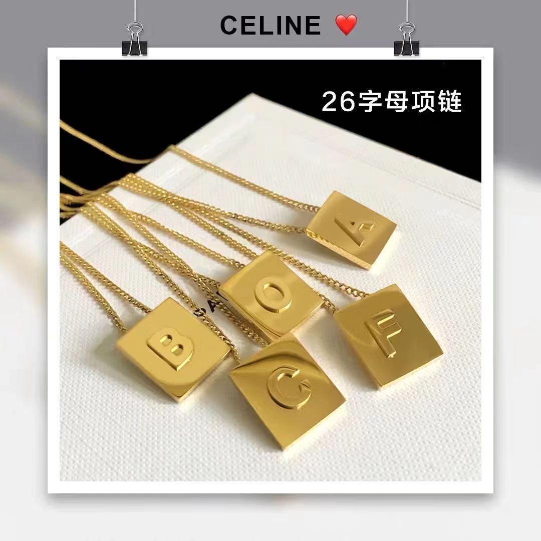 新款欧美lisa同款26个字母项链ins英文字母方形方块吊坠18K锁骨链