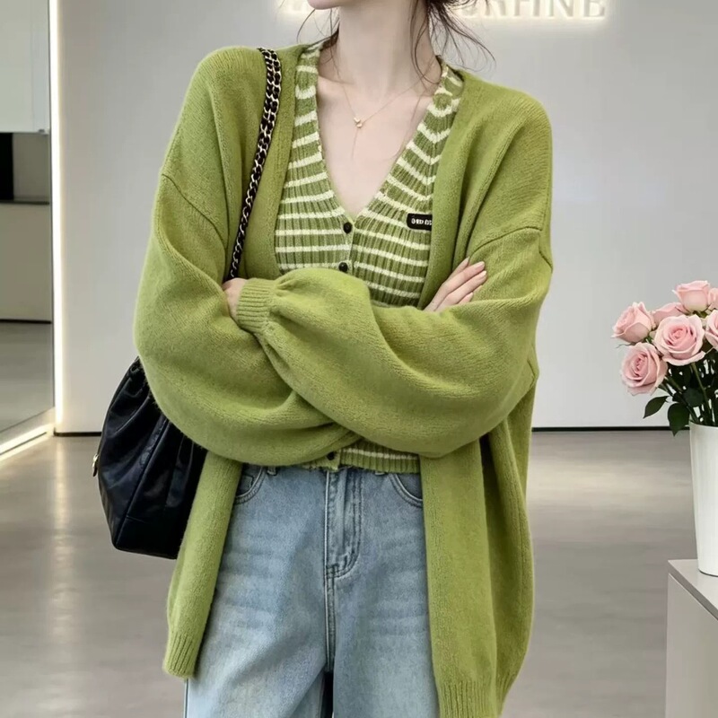 Loose-fitting, slimming sweater coat for women, green knitted cardigan set, trendy new style, casual camisole top, autumn/winter Loose-fitting, slimming sweater coat for women, green knitted cardigan set, trendy new style, casual camisole top, autumn/winter