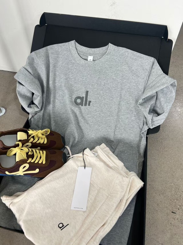 alo半袖Tシャツ2025夏モデルレディーストップス男女兼用レタープリントゆったりラウンドネックプルオーバーウィンテージ風|undefined