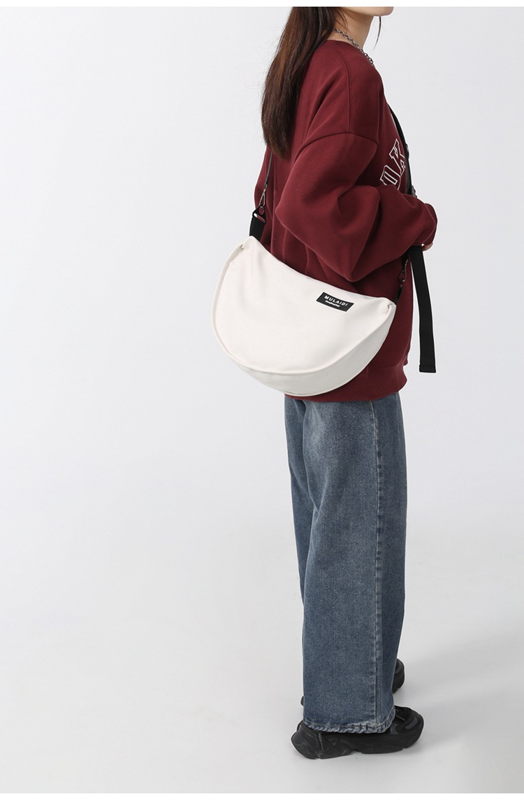 Japanese-style casual dumpling bags, sporty crossbody bags, large-capacity canvas bags for women, single-shoulder commuting bags for students to class, trendy Application Scenario