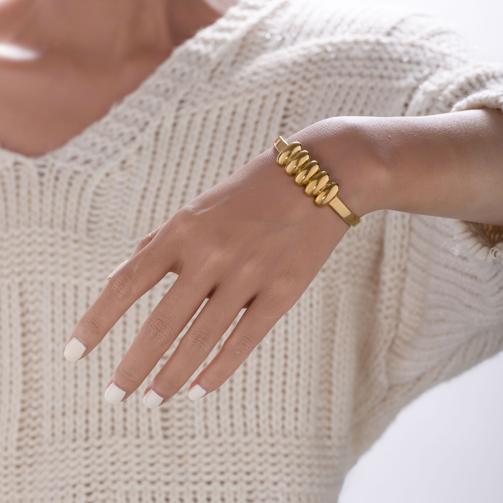 Tina transfronteriza Europa y los Estados Unidos inins estilo pulsera de acero inoxidable mujer alta sensación de diseño de personalidad pulsera de oro de 18 quilates joyas