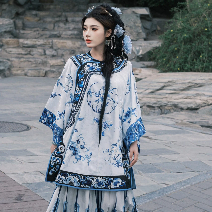 Женская одежда династии Цин, круглый вырез, косая планка, сине-белый фарфор, синий костюм династии Хань с юбкой в ​​виде лошадиного лица, домашняя дверь, Джин-коммерсант, молодая леди