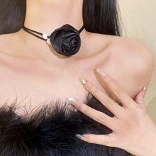 高级感跨境饰品酒红色玫瑰花项链黑色花朵锁骨颈链choker项链女
