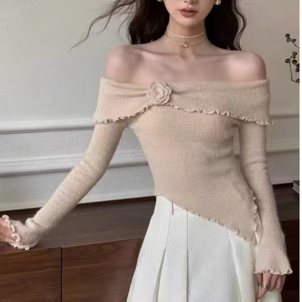 フランス風の気質の木の耳元の立体的な花の一字の肩のニットの上着の修身のセーターの底のシャツの女性は秋冬を掛けます。