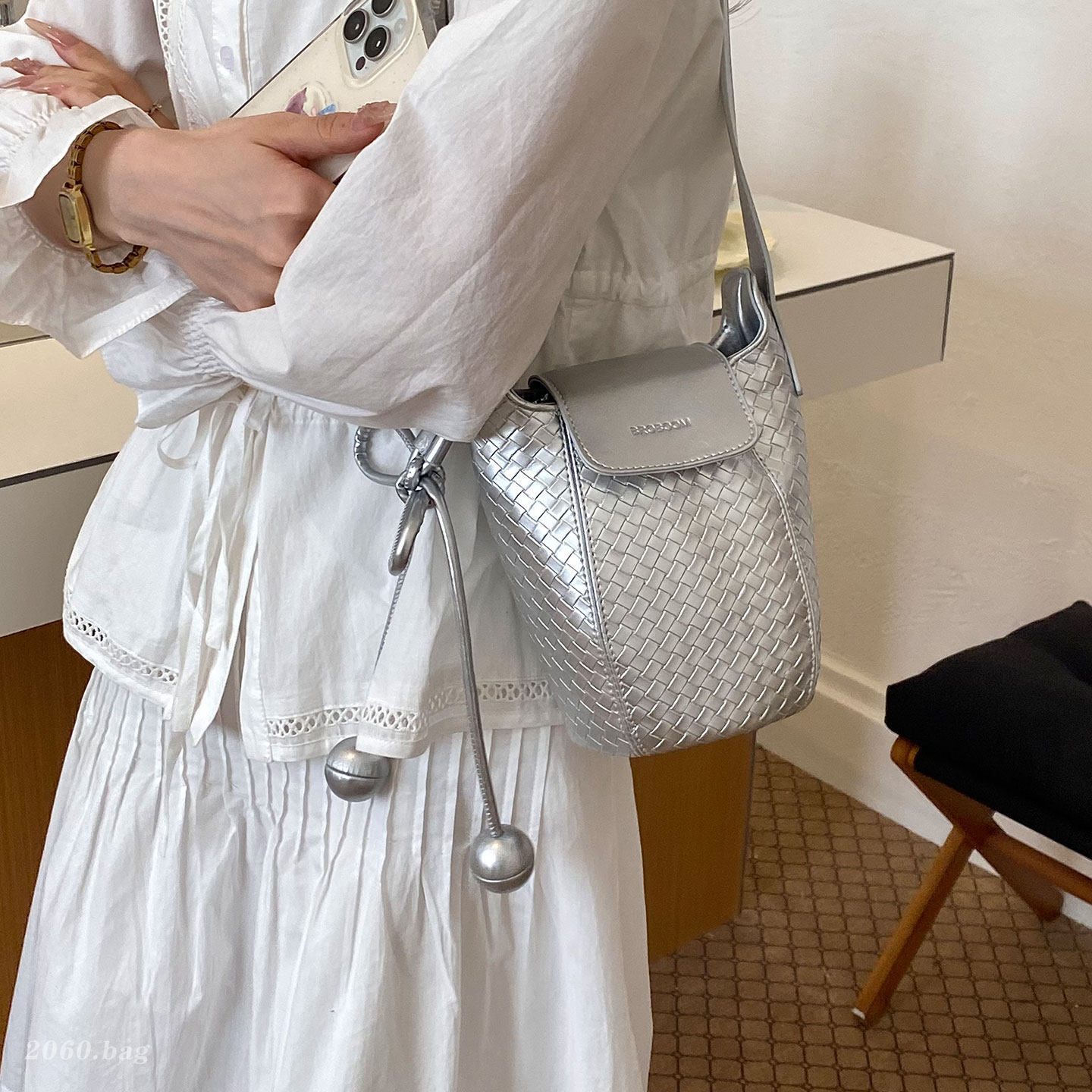 Nuevo hombro único sensación de cubo de agua de teléfono móvil tejido exquisita bolso de mujer mochila casual verano 2026