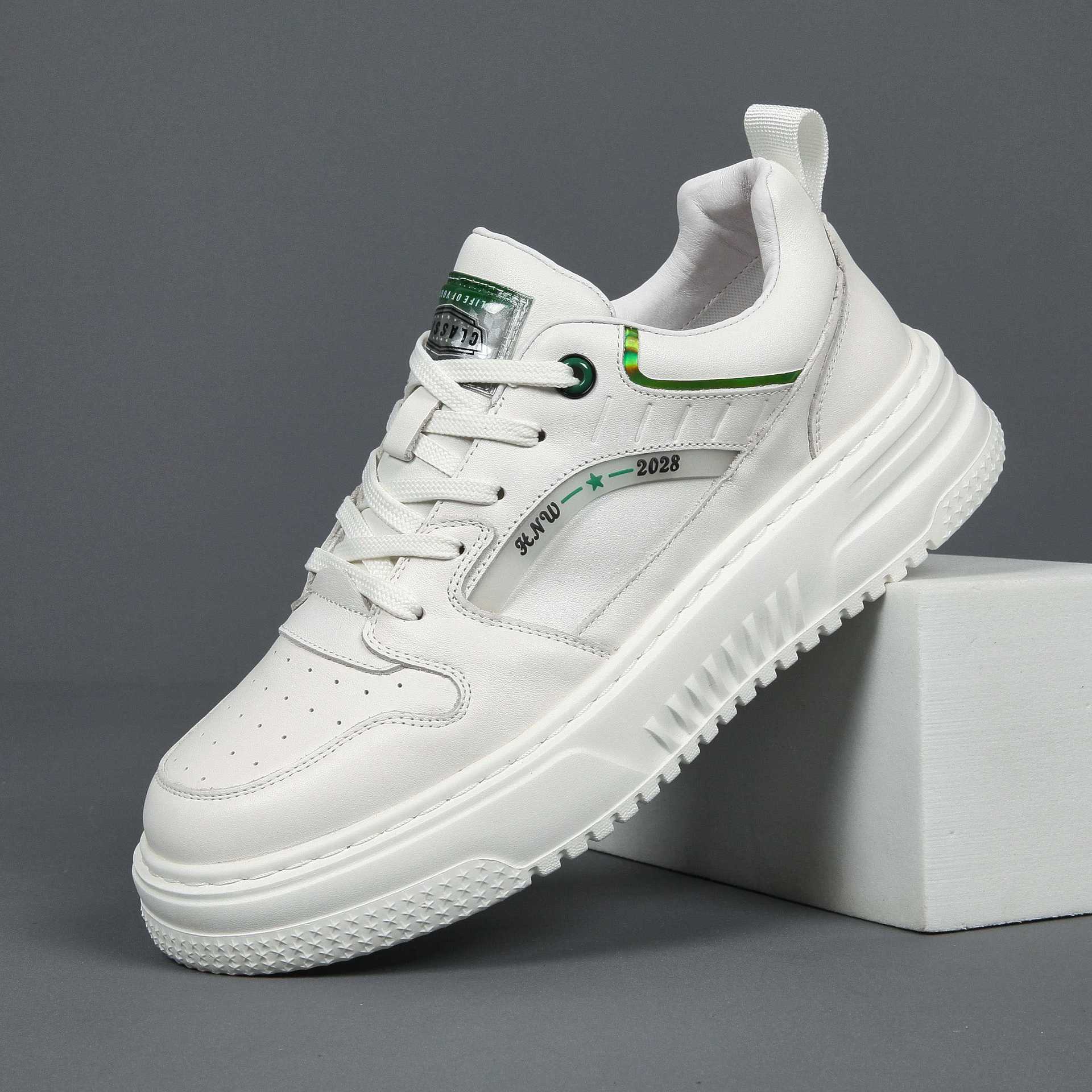 Zapatos casuales de cuero de vaca, zapatos casuales de hombre, zapatos blancos de moda coreana con un pedazo de calzado deportivo, suela gruesa