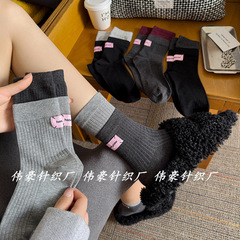 靴下の女性の二重のつなぎ合わせは色のかかとの布の標識の中の筒の靴下のinsの潮のファッションのスポーツの風が靴下のストッキングを積みます。