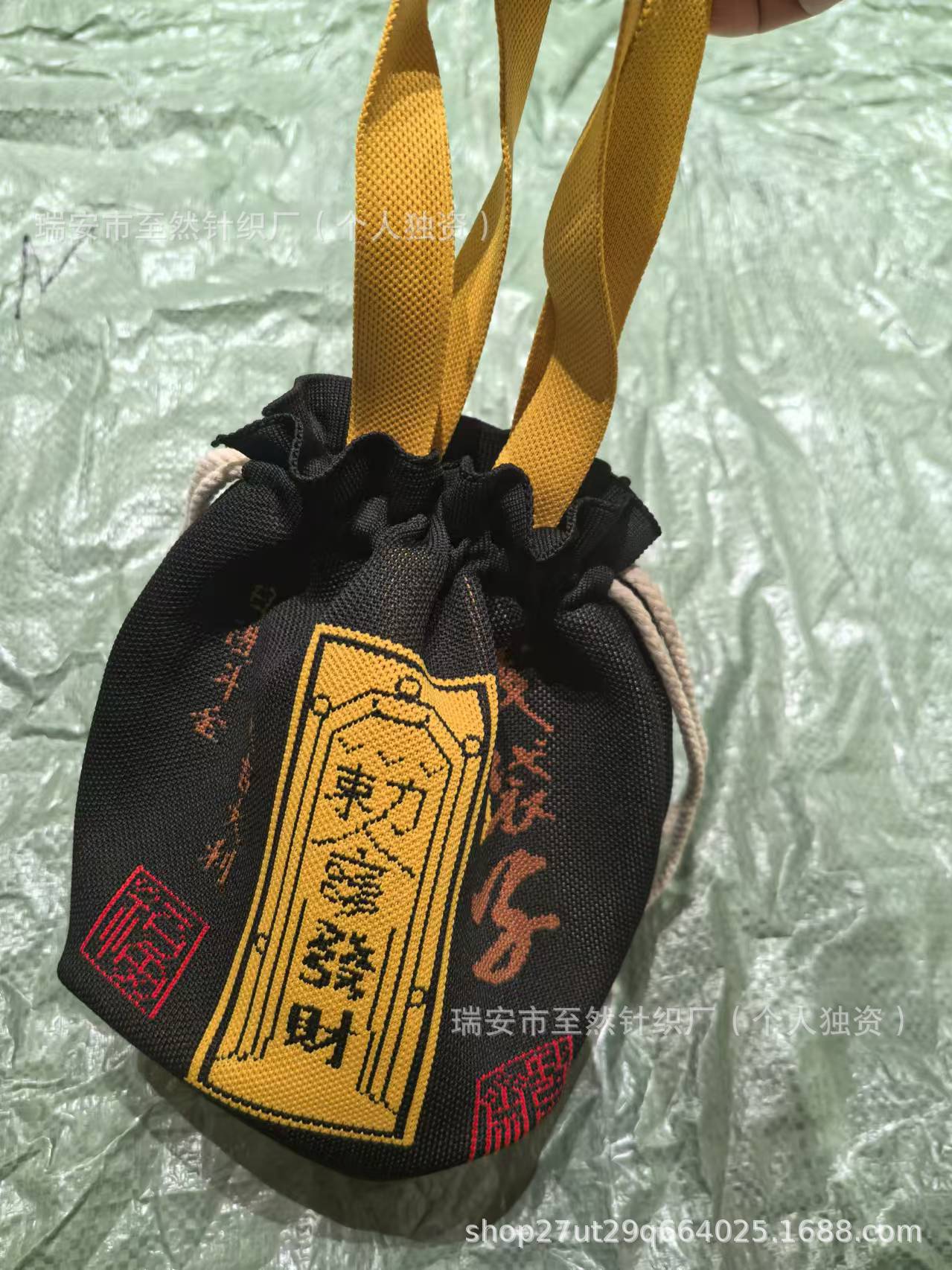 검은색