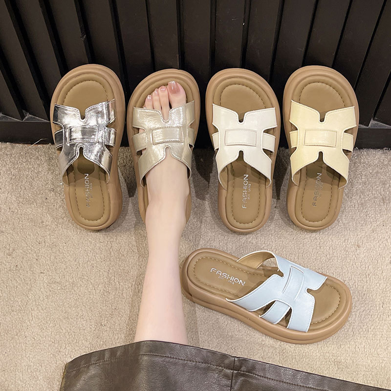 Women's Summer Outer Wear 2025 New Thick-Soled Silver Sandals with Skirts and Non-Slip Sandals for Beach Slippers Women's Summer Outer Wear 2025 New Thick-Soled Silver Sandals with Skirts and Non-Slip Sandals for Beach Slippers