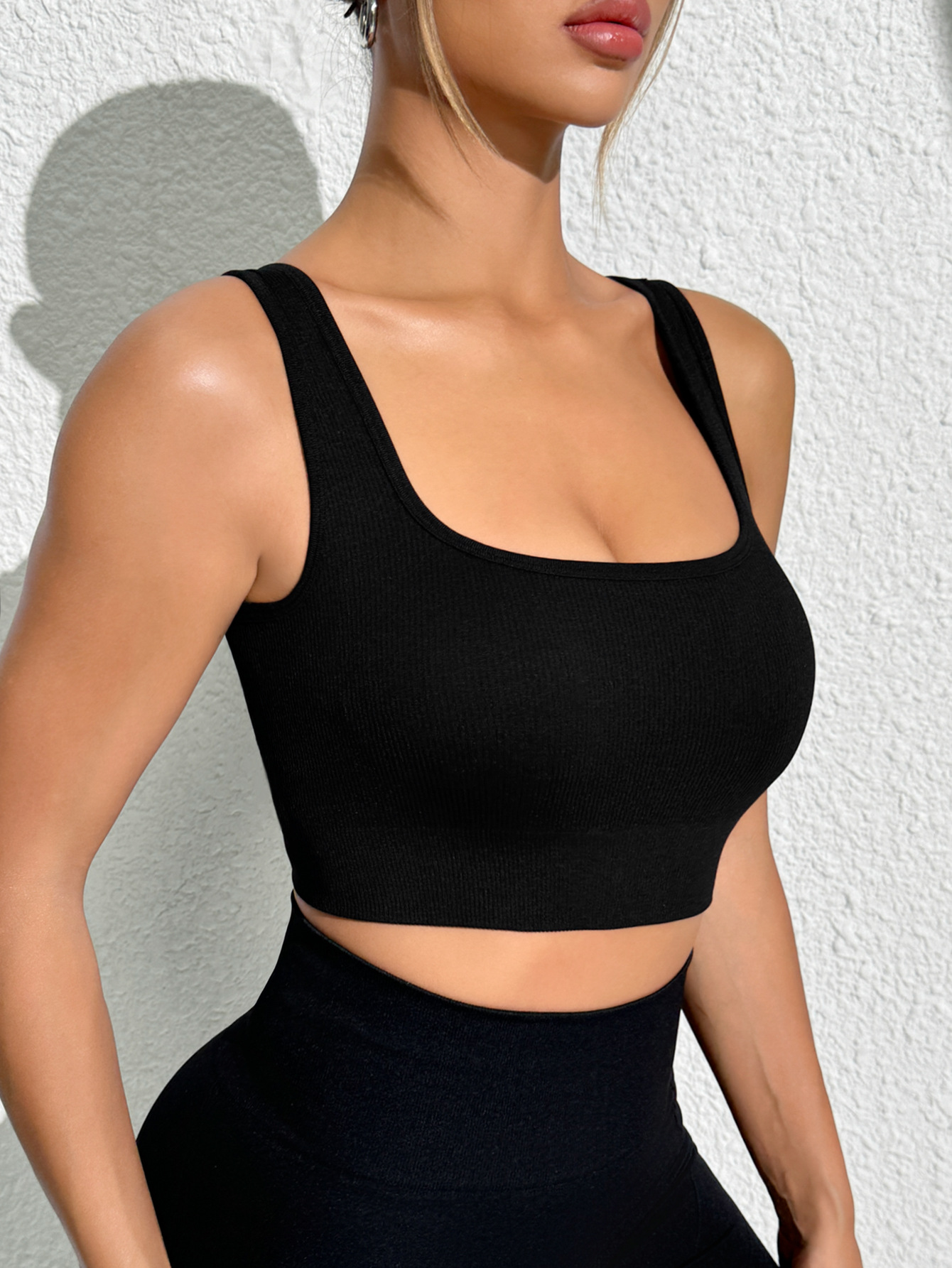 La espalda grande U usa un chaleco pequeño simple de cuello ancho hermosa espalda deportiva de yoga de color sólido para correr chaleco de acondicionamiento físico mujer