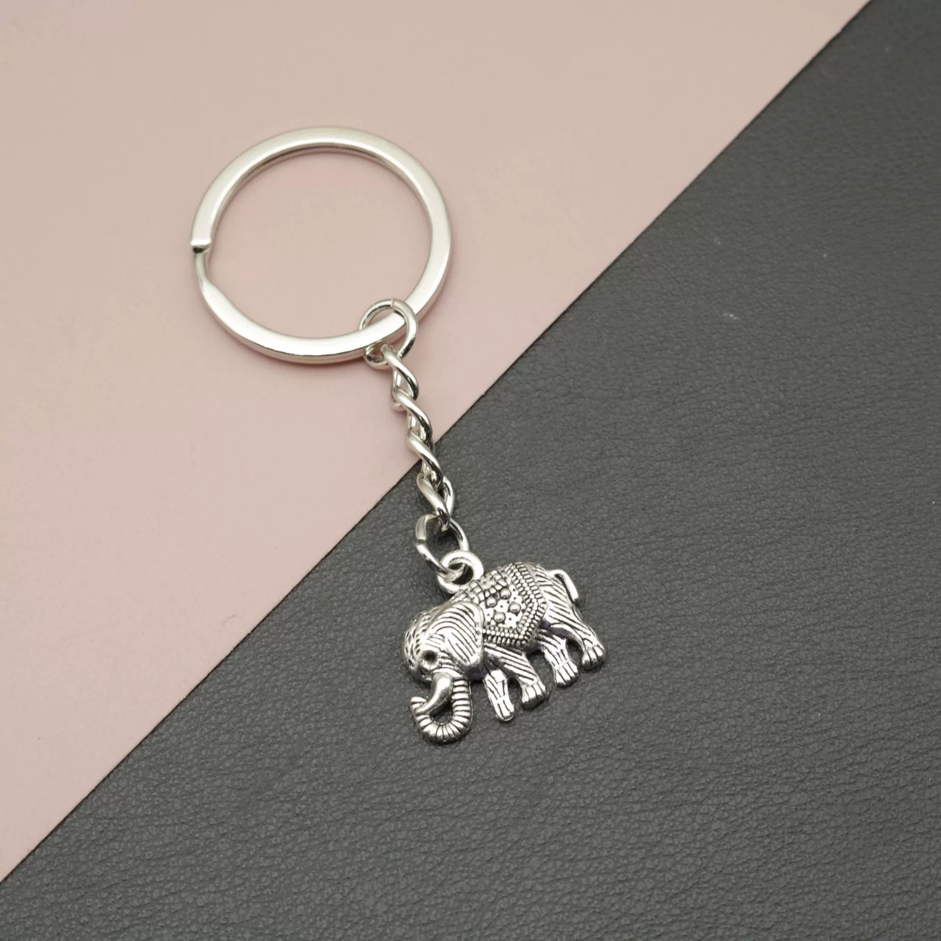 Accessory, keychain, Amazon, Aliexpress, simple and elegant design