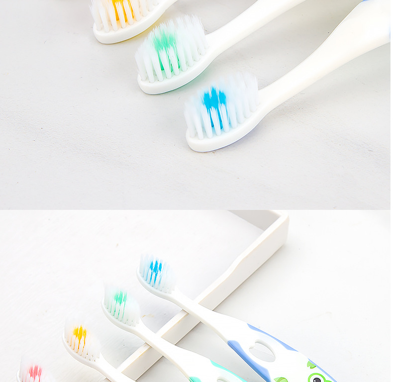 儿童牙刷软毛地摊货源2二元家庭日用品百货一件代发牙刷工厂批发