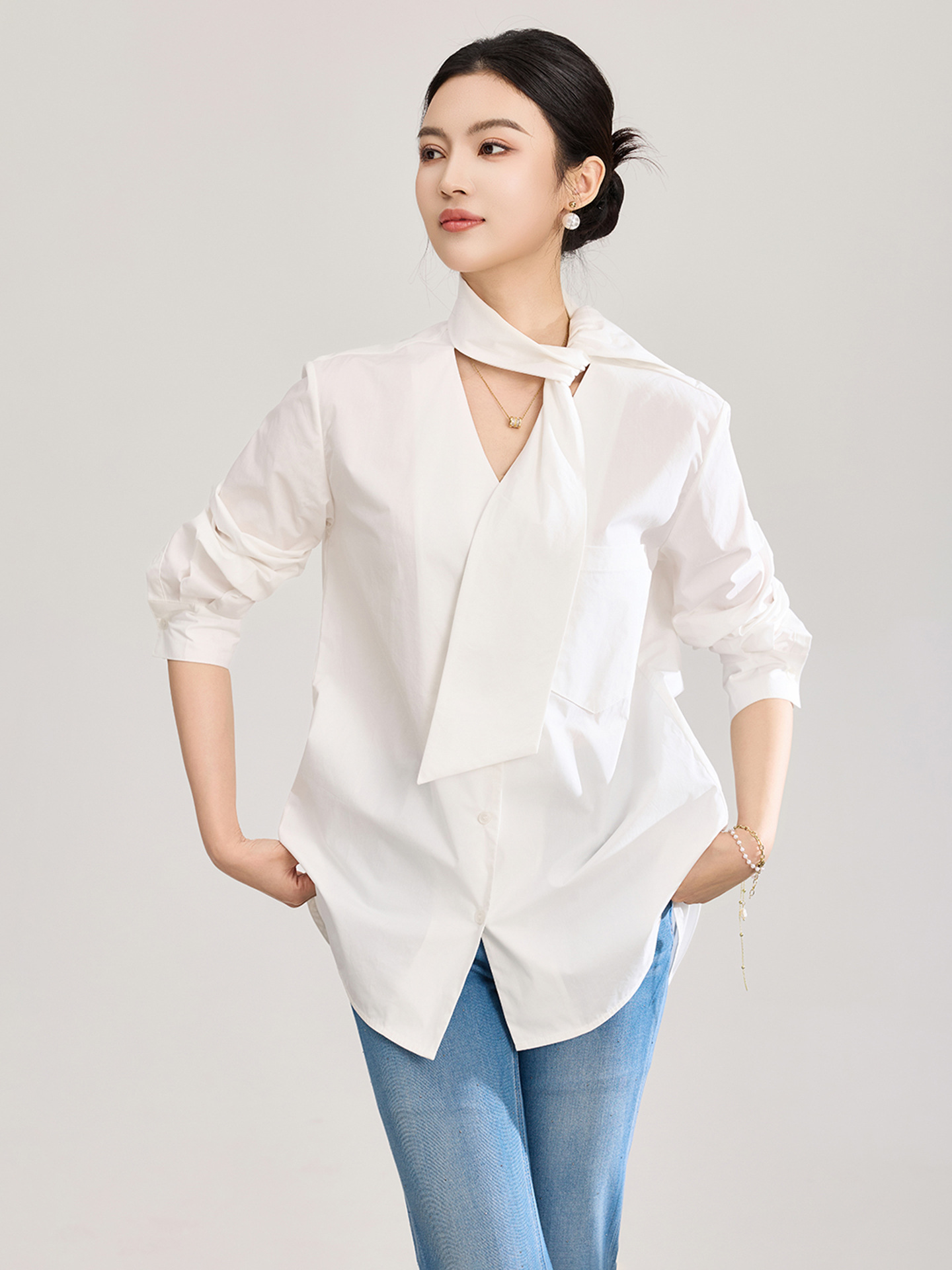 Áo sơ mi nữ dài tay cổ V phối dây rua, chất cotton mềm mại không nhăn — Vàng sữa