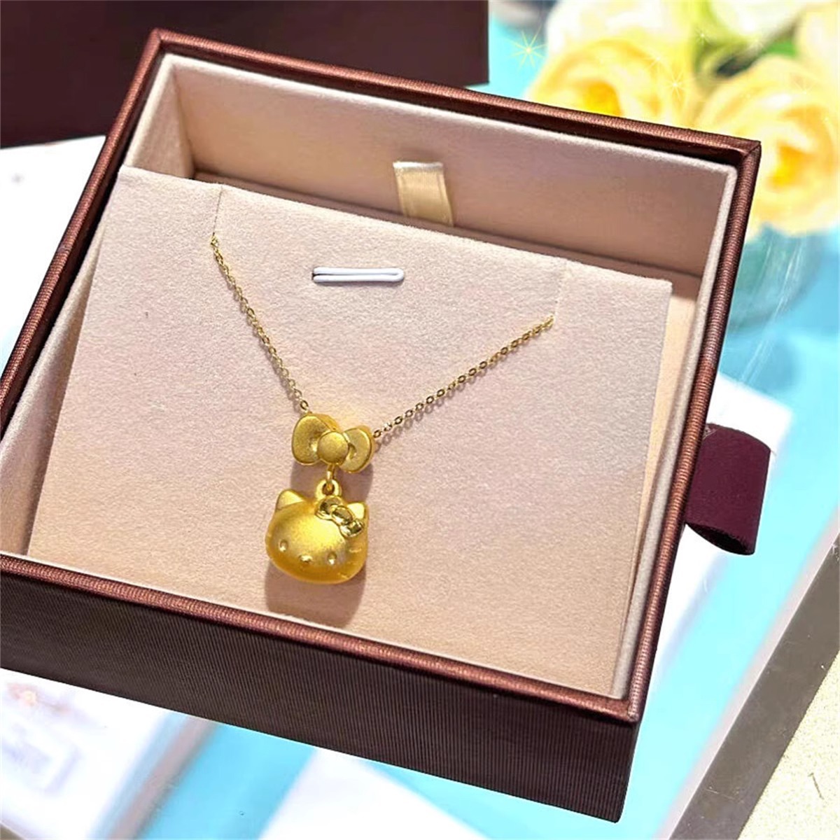 金色蝴蝶结凯蒂猫吊坠项链黄金色helloKitty猫挂坠甜美锁骨链高级