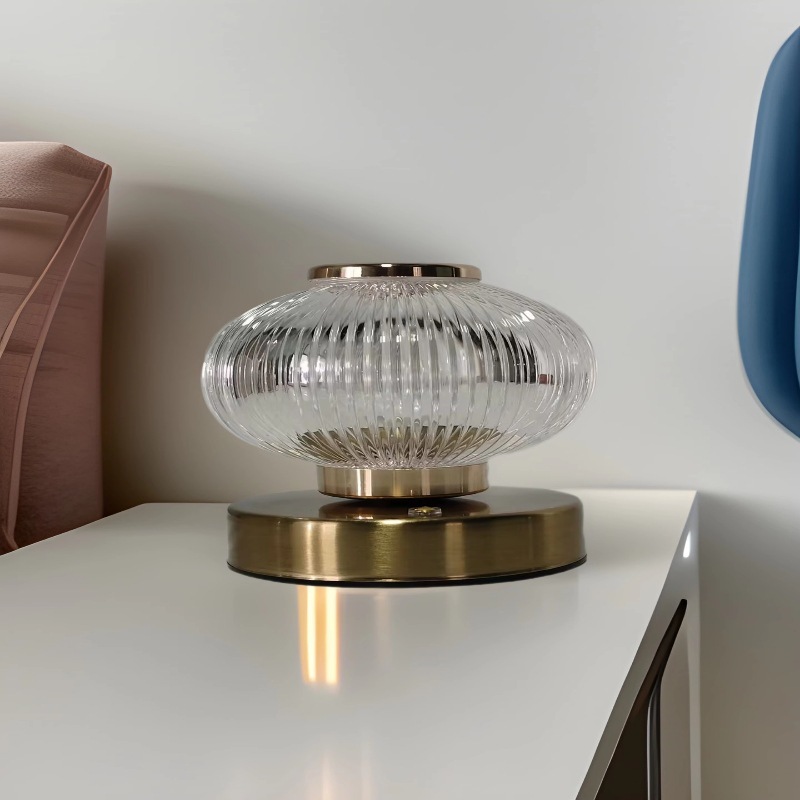 Moderna y sencilla lámpara de mesa pequeña de vidrio lámpara de noche de lujo ligero nórdico decoración retro personalidad lámpara de escritorio de dormitorio creativa