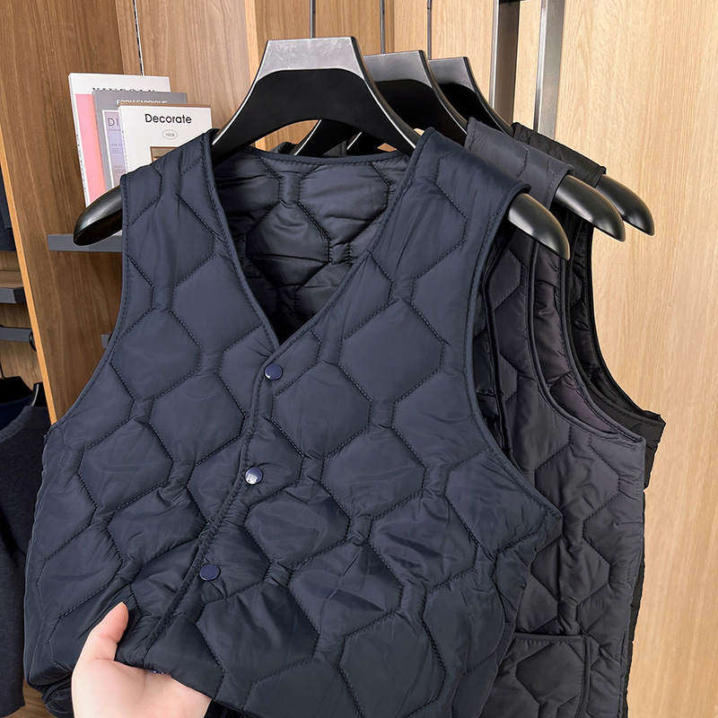 Men's Autumn and Winter Diamond Quilted Vest, Simple V-Neck Single-Breasted Vest with Double Pockets, Casual for Layering or Outerwear