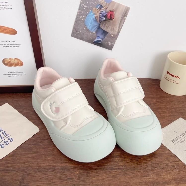 Hermosos zapatos blancos de fondo grueso para estudiantes de niñas 2026 primavera y verano nuevos zapatos de pan de velcro con faldas image 3
