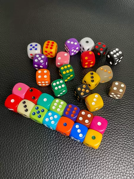 16mm Rounded Corner D6 Solid Color Custom Colored Numbered Plastic Dice for Board Games, Tabletop Games, Teaching Games, and Acrylic Dice