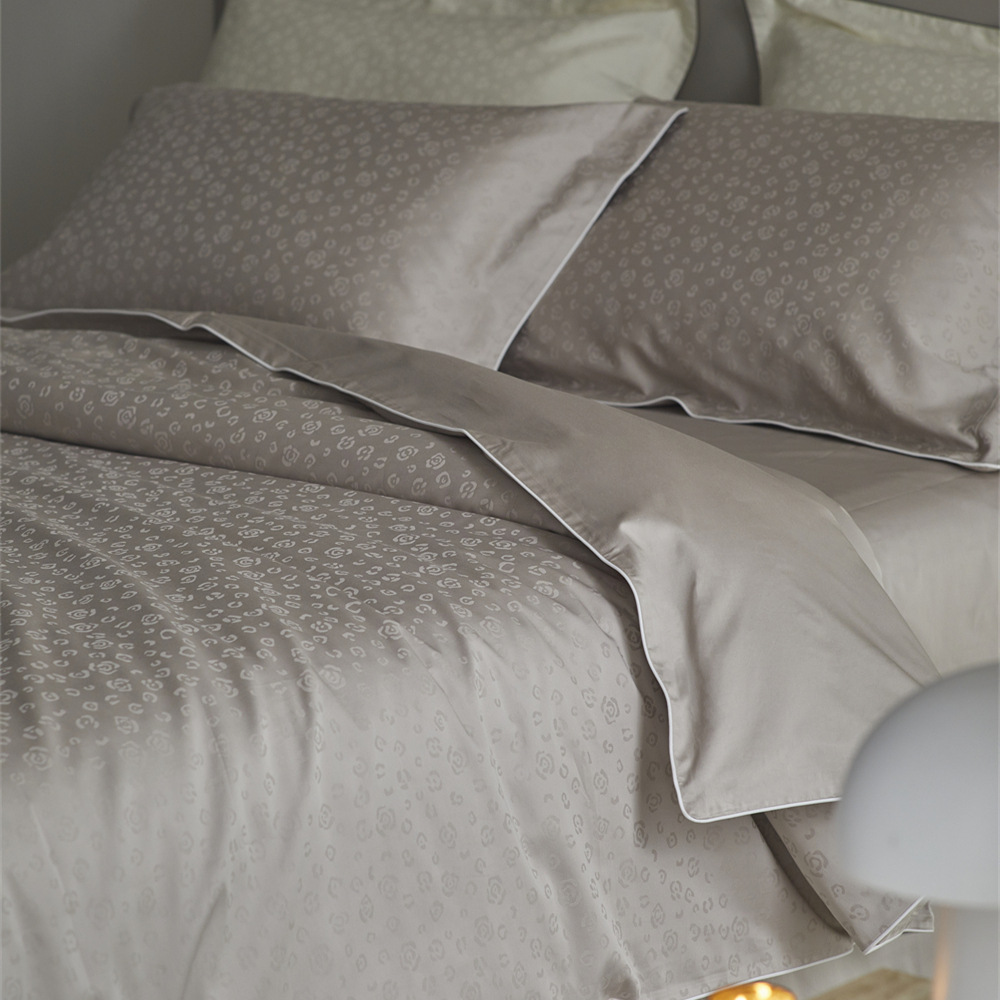 Super suave Clase A ~ 80s Aksu de fibra larga de algodón jacquard de cuatro piezas conjunto de alta calidad de algodón puro sábana apta para la piel sábana ajustable